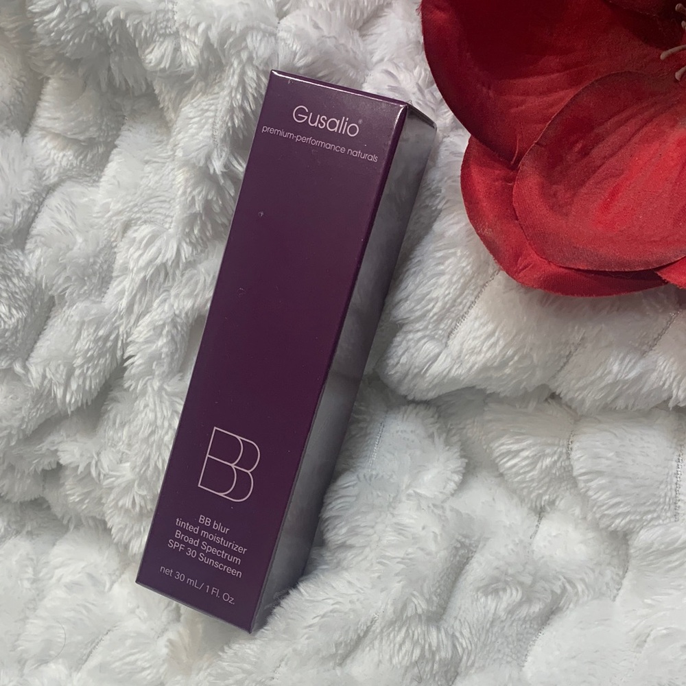 🌹NWT Gusaliō • premium performance naturals BB Tinted Moisturizer Broad Spectrum